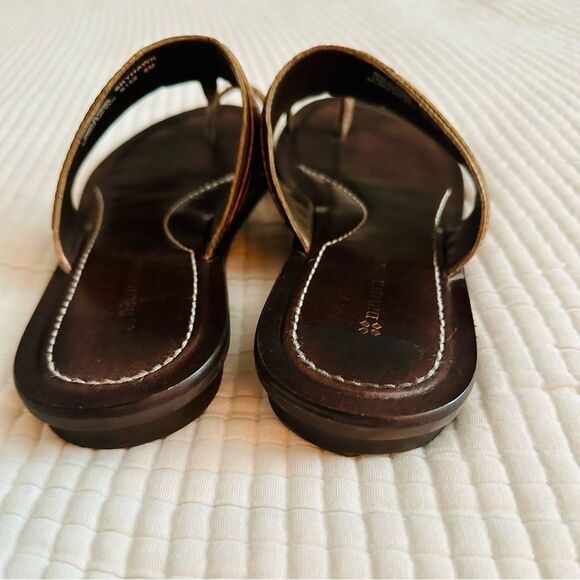 Naturalizer Skyhawk brown and  bronze leather, thong sandals. - Picture 7 of 7